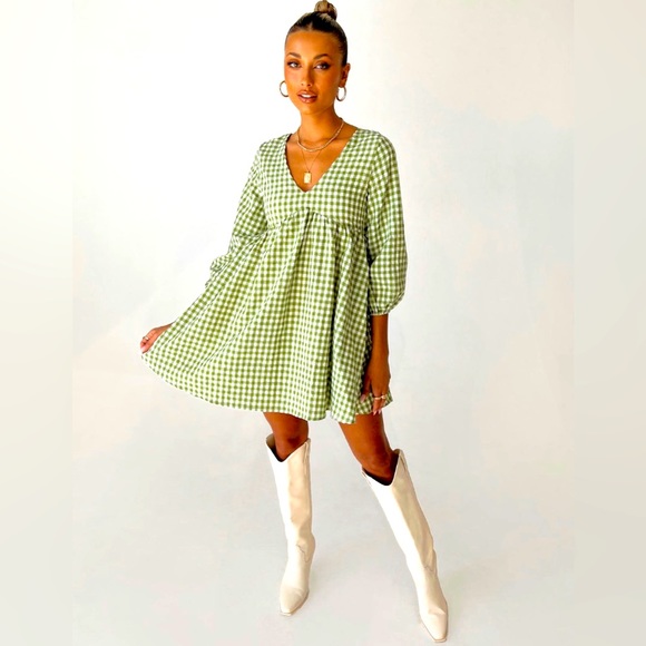 Princess Polly Dresses & Skirts - Adorable green+white babydoll plaid dress